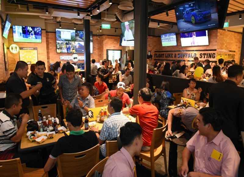 Top 25 Quán bar Sài Gòn, beer club TPHCM sôi động nổi tiếng nhất 